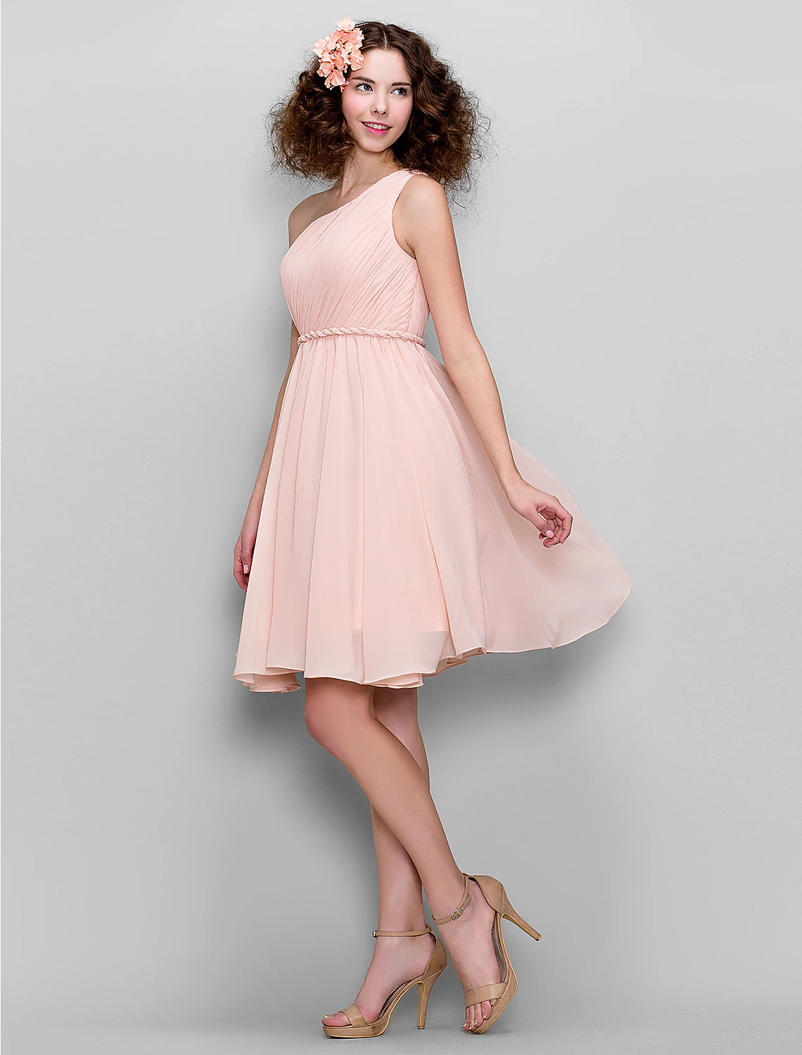 Abito da damigella d'onore a trapezio, monospalla, senza maniche, stile celebrità, lunghezza al ginocchio, in chiffon con drappeggio laterale